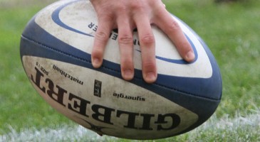 Diffuseur exclusif du Top 14, Canal+ a souffert d'une coupure d'antenne entre la pause et le début de la seconde mi-temps du match Castres - Toulouse ce samedi. Durant près de vingt minutes, l'écran noir a fait réagir les twittos. Revue de ceux qui nous ont fait sourire.