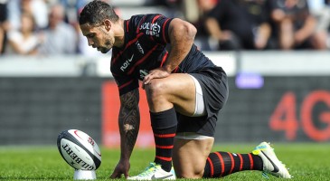 Deux semaines après la courte défaite contre le Stade Français en Top 14, l'encadrement de Toulouse a largement remanié son XV de départ pour le déplacement à Oyonnax samedi en Champions Cup. La charnière sera composée de McAlister et Mêlé alors qu'au centre Flood et Perez seront associés.