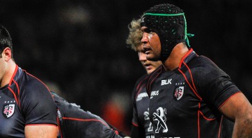 Sanctionné d'un carton jaune pour la troisième fois de la saison lors du match de Toulouse face à La Rochelle samedi dernier, Thierry Dusautoir a été suspendu pour un match par la Commission de discipline de la LNR.