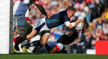 Le demi d'ouverture de Glasgow, Duncan Weir, évoluera toujours en Ecosse la saison prochaine, mais sous le maillot d'Edimbourg.