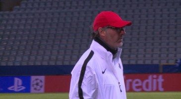 Laurent Blanc a prolongé son contrat avec le PSG pour deux saisons de plus. Il est maintenant lié au club parisien jusqu'en juin 2018.