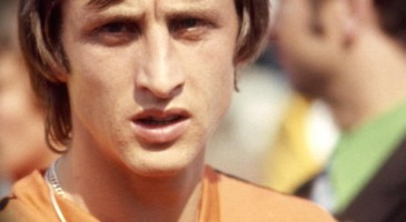 Johan Cruyff va mieux, c'est du moins que ce qu'il a laissé entendre sur son site internet. En octobre, on lui avait diagnostiqué un cancer. La star du football néerlandais semble gagner son match contre la maladie.