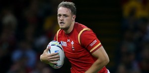 Non utilisé lors des deux premiers matchs du Tournoi des VI Nations du pays de Galles, le centre des Cardiff Blues s'est blessé ce week-end lors de la rencontre face au Leinster en Pro 12. Le Gallois est forfait pour le reste de la saison.