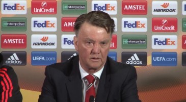 Après la défaite (2-0) contre son grand rival Liverpool, en 8e de finale aller de Ligue Europa, l'entraineur de Manchester United Louis Van Gaal veut continuer à croire en la qualification au prochain tour avant le match retour ce jeudi.