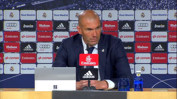 Zinédine Zidane va prochainement ''redécouvrir'' le Clásico en Liga. Ancien joueur merengue, le technicien français va diriger son premier choc contre Barcelone en tant qu'entraîneur du Real Madrid. L'ancien international français s'est exprimé en conférence de presse, suite à la victoire dimanche de son équipe, au Santiago Bernabéu contre Séville (4-0).