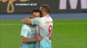 Lors du match amical Autriche-Turquie, Arda Turan a inscrit un joli but après une mauvaise relance du gardien autrichien Ramazan Ozcan.