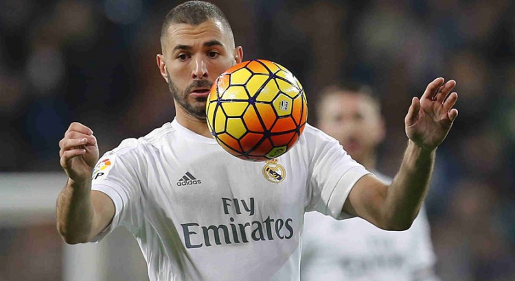 Blessé à la cuisse depuis le derby face à l'Atlético Madrid le 27 février, Karim Benzema, l'attaquant français du Real Madrid, a été retenu par Zinédine Zidane dans le groupe pour affronter le FC Séville.