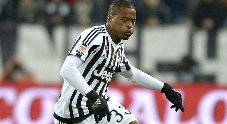 Juste avant de rejoindre les Bleus, Patrice Evra a pris très cher lors d'un entraînement avec la Juve dans un duel face à un amateur. Bon, il s'agissait tout de même de l'un des meilleurs freestylers au monde, mais quand même.